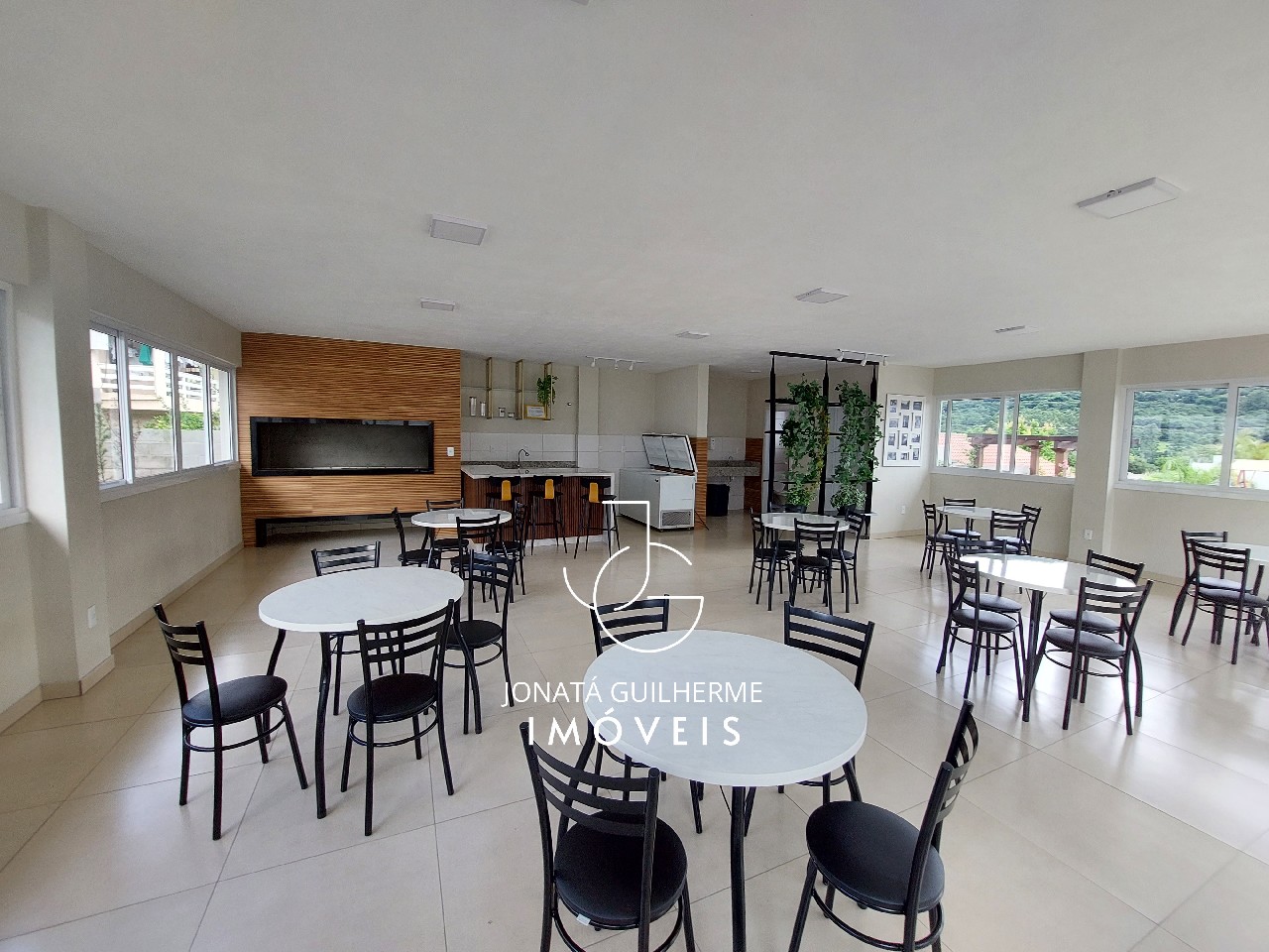 Casa em condomínio de alto padrão no centro de vale real-rs: