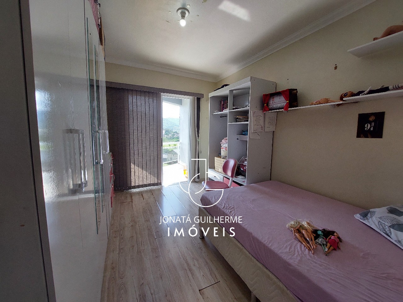 Cobertura à venda em Feliz-RS, bairro Matiel: 3 quartos, 1 suíte, 1 sala, 2 banheiros, 1 vaga de garagem, 200m².