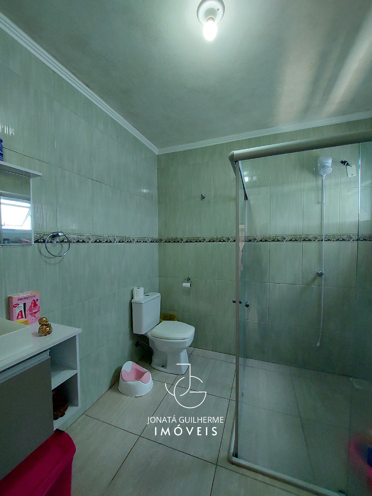 Cobertura à venda em Feliz-RS, bairro Matiel: 3 quartos, 1 suíte, 1 sala, 2 banheiros, 1 vaga de garagem, 200m².
