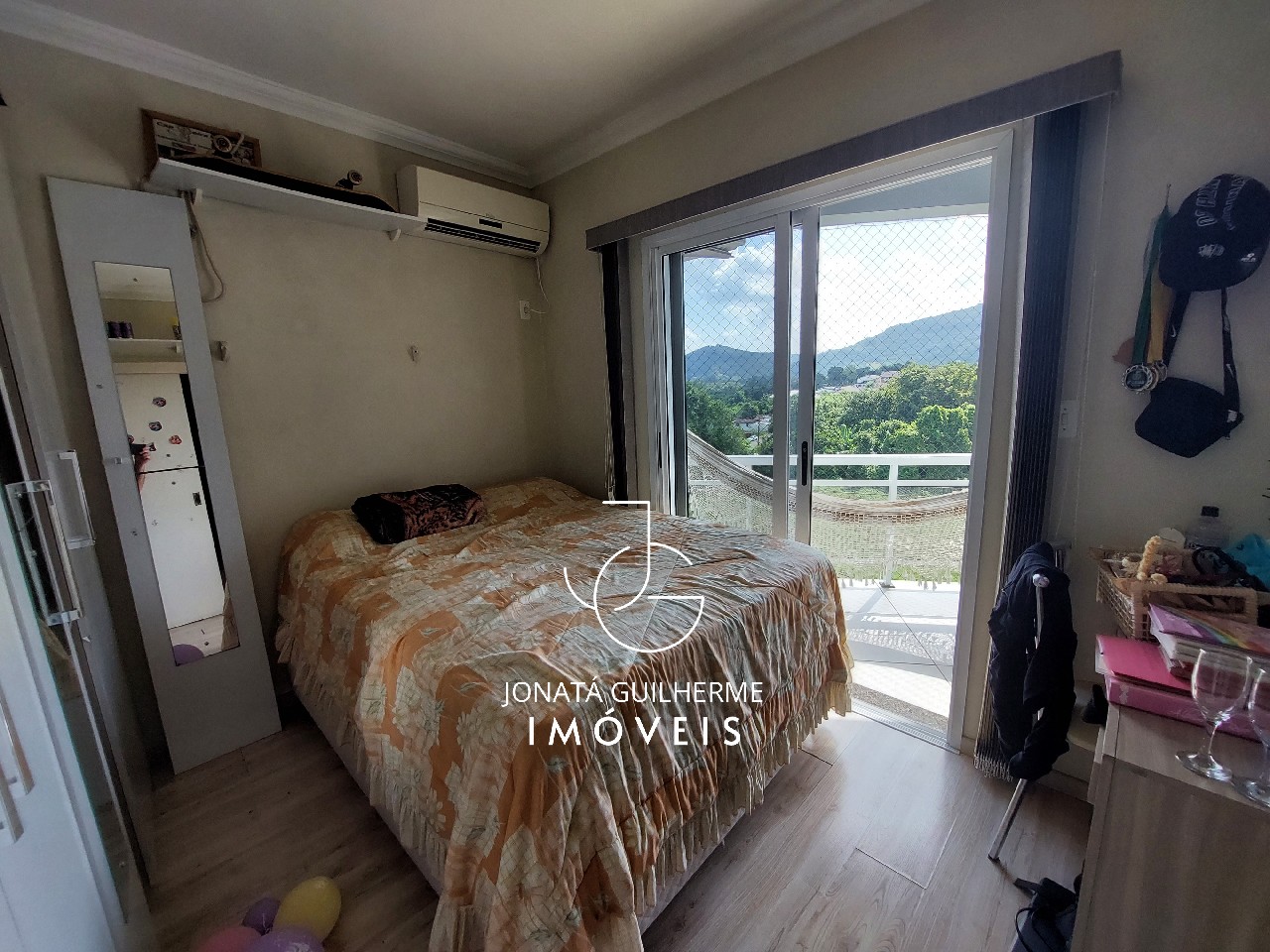 Cobertura à venda em Feliz-RS, bairro Matiel: 3 quartos, 1 suíte, 1 sala, 2 banheiros, 1 vaga de garagem, 200m².