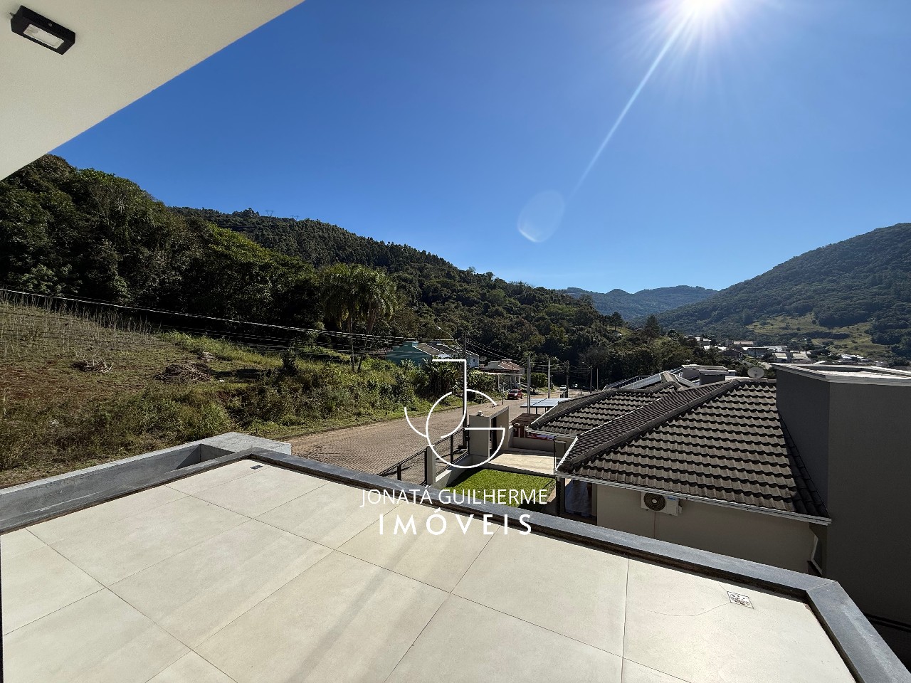 Imperdível oportunidade: Casa à venda em Vale Real-RS, Morro Paris, 3 quartos, 1 suíte, 1 sala, 3 banheiros, 2 vagas, 220,92 m².