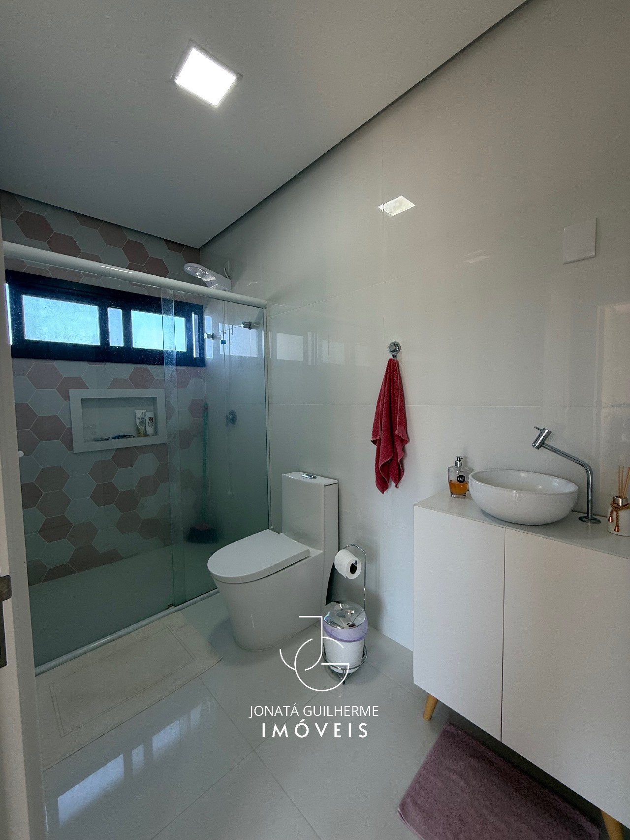 Imperdível oportunidade: Casa à venda em Vale Real-RS, Morro Paris, 3 quartos, 1 suíte, 1 sala, 3 banheiros, 2 vagas, 220,92 m².