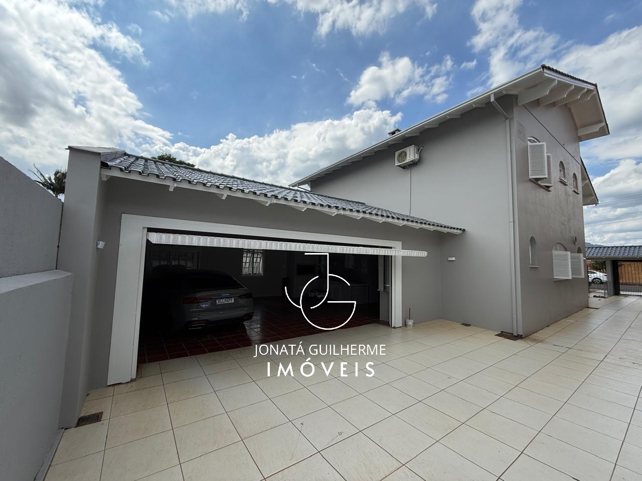 Casa ampla com 3 dormitórios, piscina, espaço gourmet e energia solar no bairro Vila Rica, Feliz