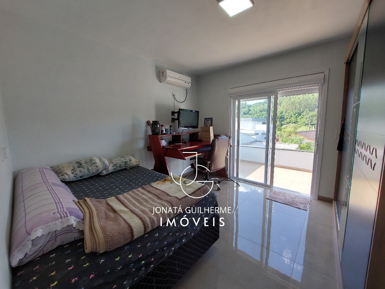 Casa à venda em Bom Princípio - RS, Morro Tico Tico: 3 quartos, 1 suíte, 1 sala, 3 banheiros, 2 vagas de garagem, 470m².