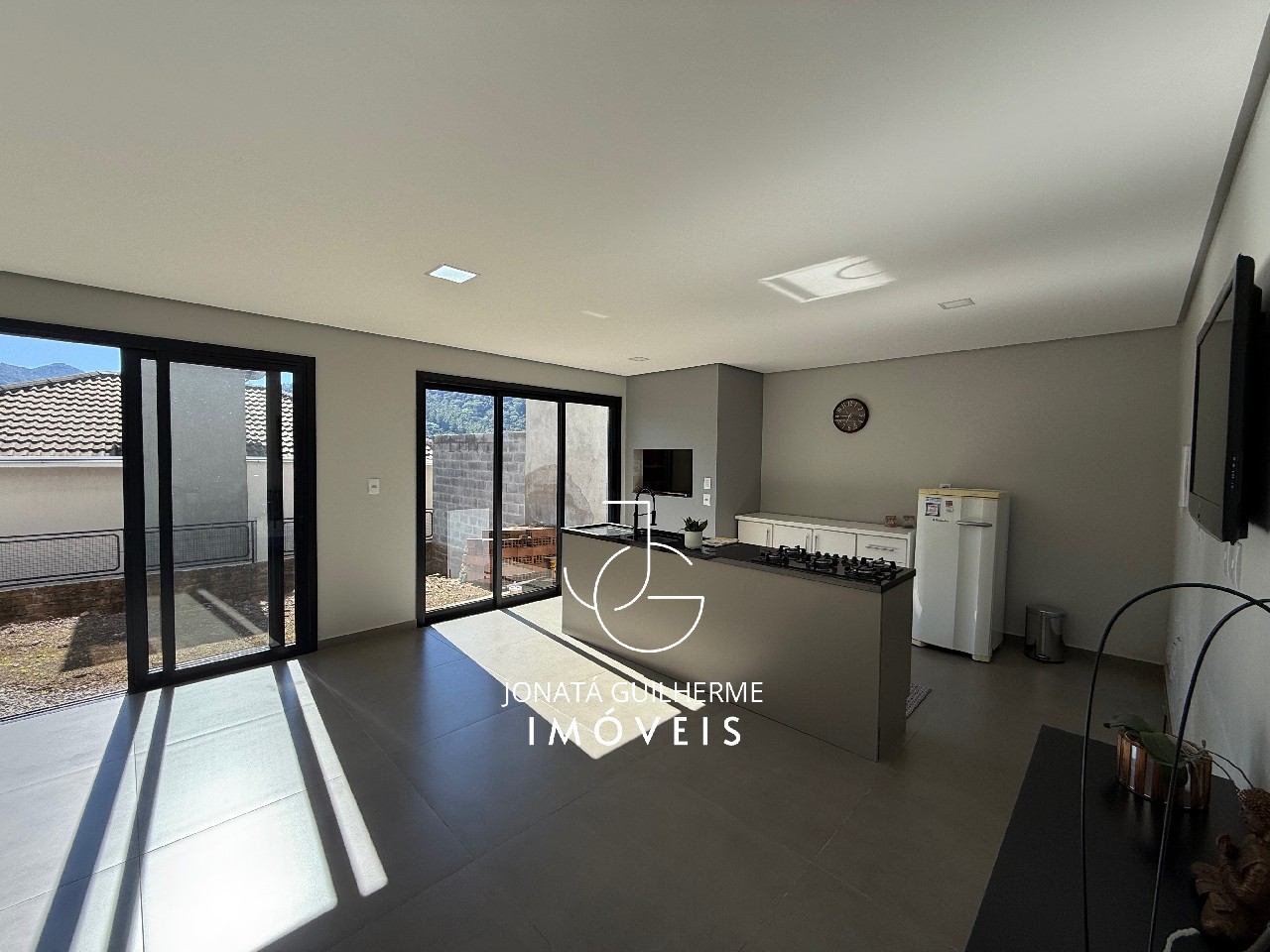 Imperdível oportunidade: Casa à venda em Vale Real-RS, Morro Paris, 3 quartos, 1 suíte, 1 sala, 3 banheiros, 2 vagas, 220,92 m².