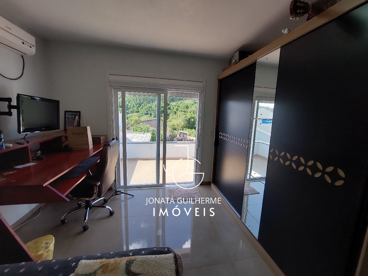Casa à venda em Bom Princípio - RS, Morro Tico Tico: 3 quartos, 1 suíte, 1 sala, 3 banheiros, 2 vagas de garagem, 470m².