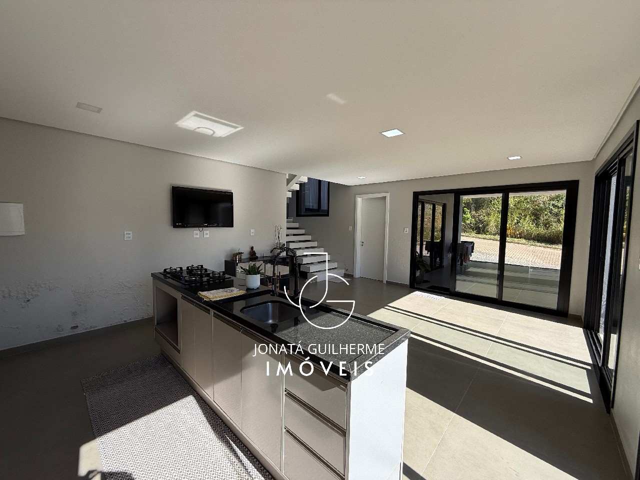 Imperdível oportunidade: Casa à venda em Vale Real-RS, Morro Paris, 3 quartos, 1 suíte, 1 sala, 3 banheiros, 2 vagas, 220,92 m².