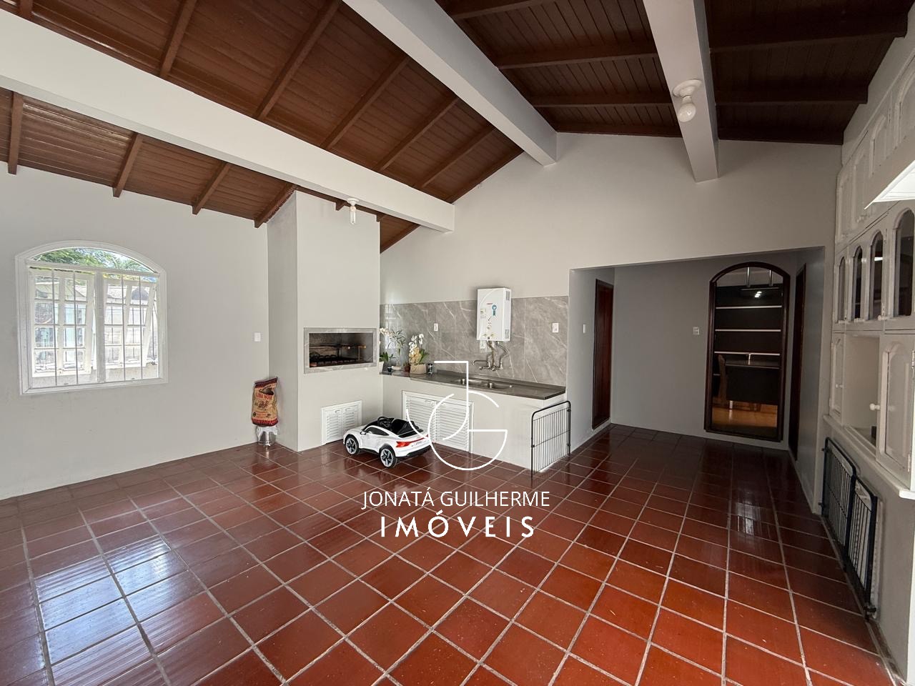 Casa ampla com 3 dormitórios, piscina, espaço gourmet e energia solar no bairro Vila Rica, Feliz
