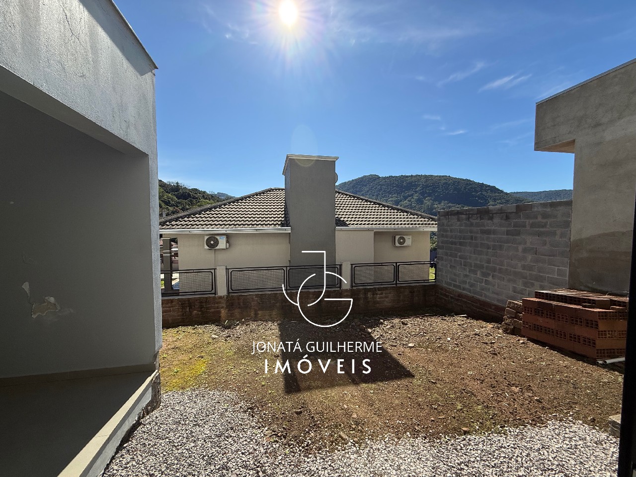 Imperdível oportunidade: Casa à venda em Vale Real-RS, Morro Paris, 3 quartos, 1 suíte, 1 sala, 3 banheiros, 2 vagas, 220,92 m².