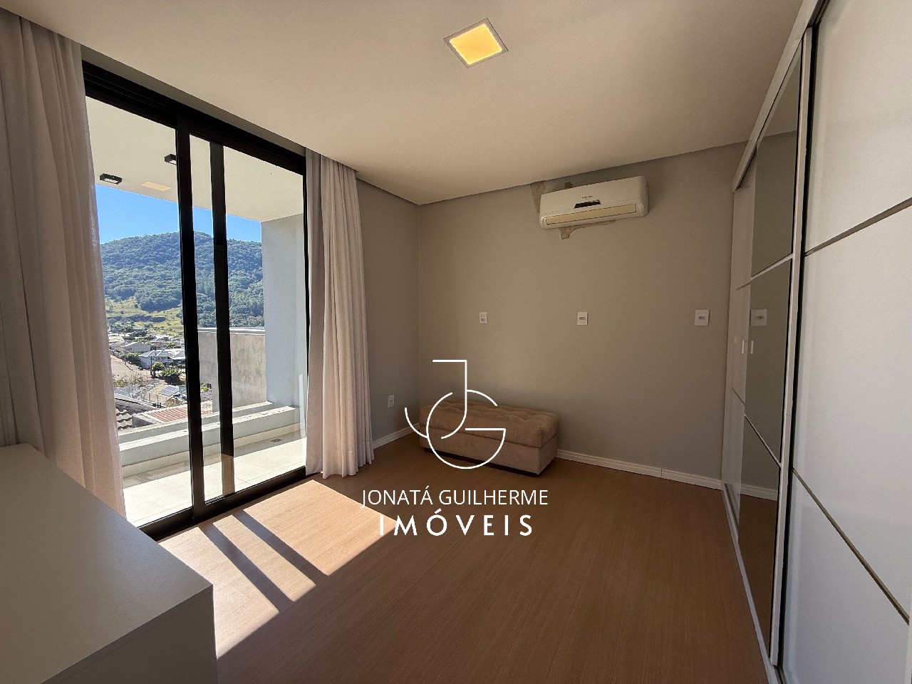 Imperdível oportunidade: Casa à venda em Vale Real-RS, Morro Paris, 3 quartos, 1 suíte, 1 sala, 3 banheiros, 2 vagas, 220,92 m².