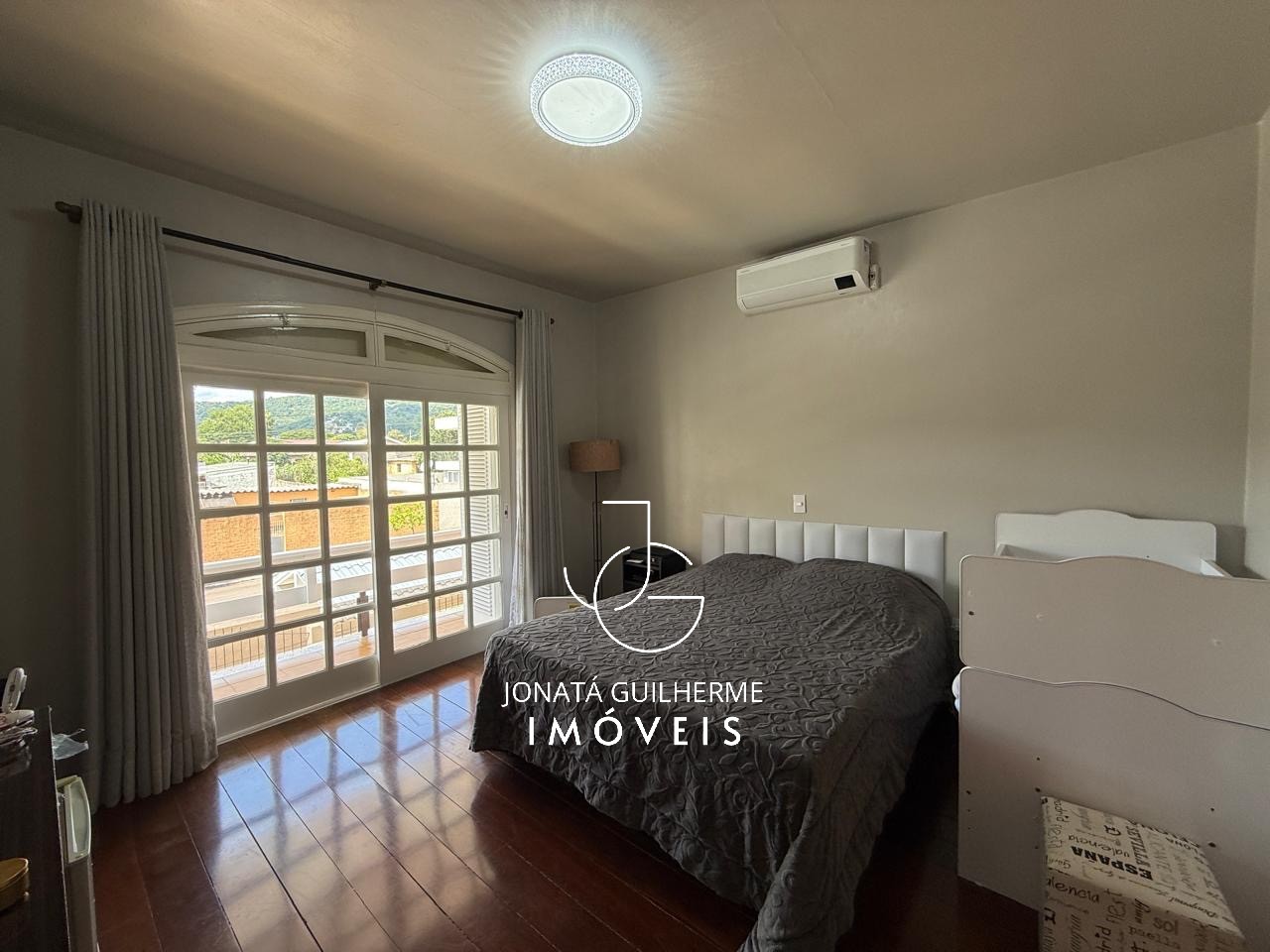 Casa ampla com 3 dormitórios, piscina, espaço gourmet e energia solar no bairro Vila Rica, Feliz