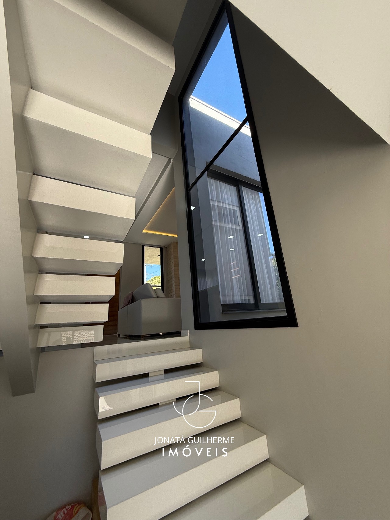 Imperdível oportunidade: Casa à venda em Vale Real-RS, Morro Paris, 3 quartos, 1 suíte, 1 sala, 3 banheiros, 2 vagas, 220,92 m².