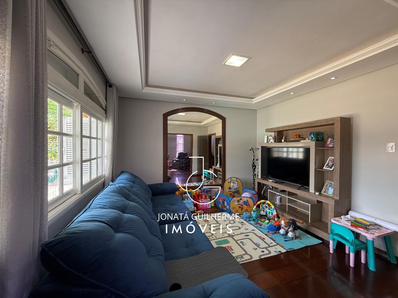 Casa ampla com 3 dormitórios, piscina, espaço gourmet e ener