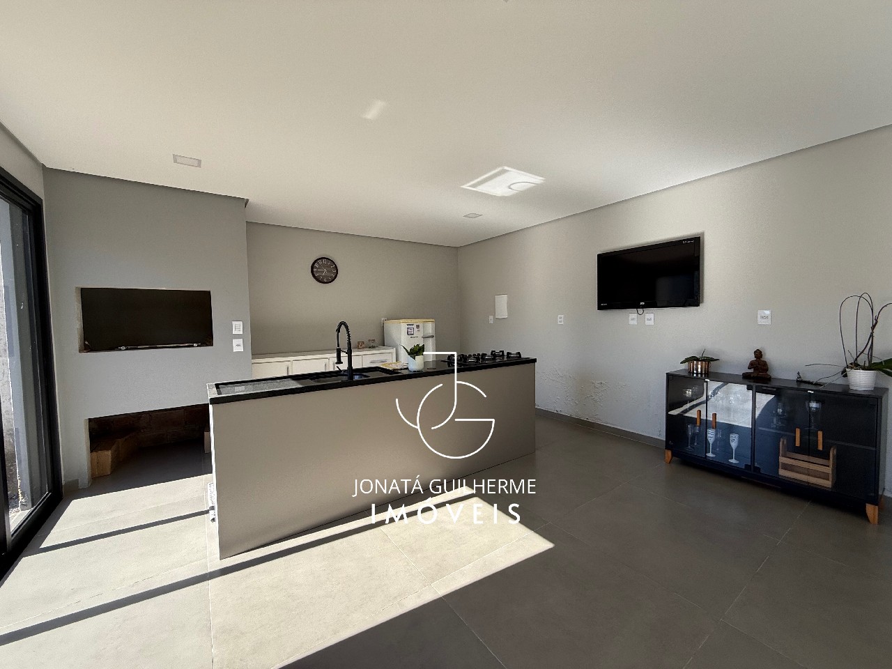 Imperdível oportunidade: Casa à venda em Vale Real-RS, Morro Paris, 3 quartos, 1 suíte, 1 sala, 3 banheiros, 2 vagas, 220,92 m².