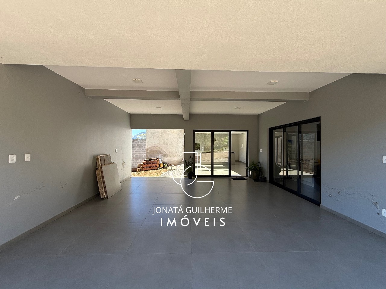 Imperdível oportunidade: Casa à venda em Vale Real-RS, Morro Paris, 3 quartos, 1 suíte, 1 sala, 3 banheiros, 2 vagas, 220,92 m².