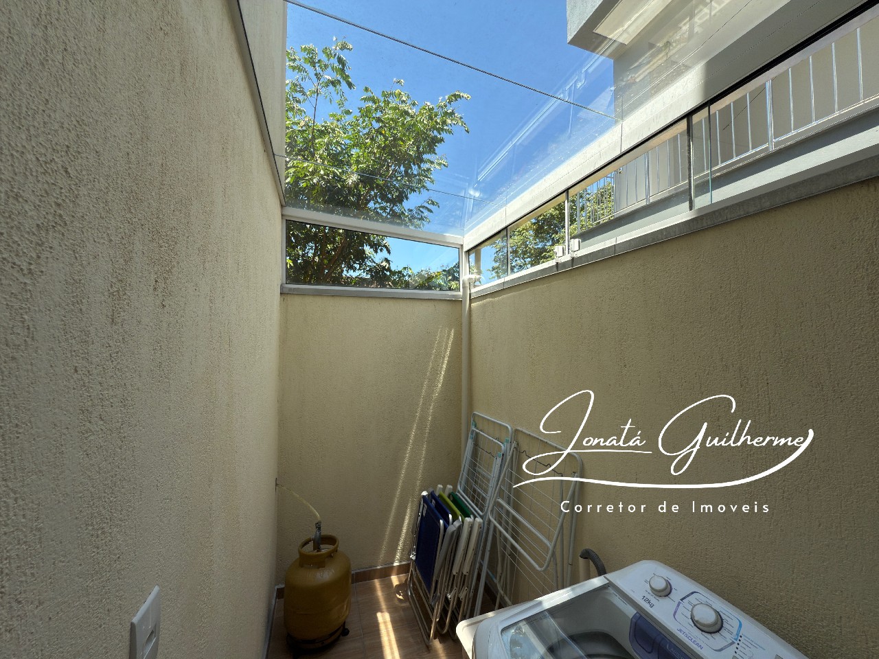 Casa em Condomínio à Venda no Centro de Feliz-RS: 2 Quartos, 1 Sala, 1 Banheiro, 1 Vaga de Garagem, 54m²