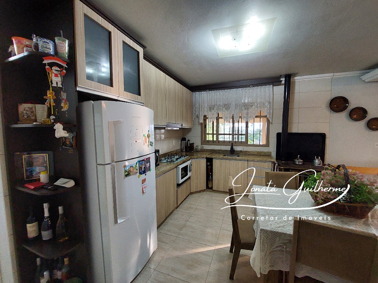Casa à venda em Feliz-RS, bairro Matiel: 3 quartos, 1 sala, 2 banheiros, 3 vagas de garagem, 141m². Confira!