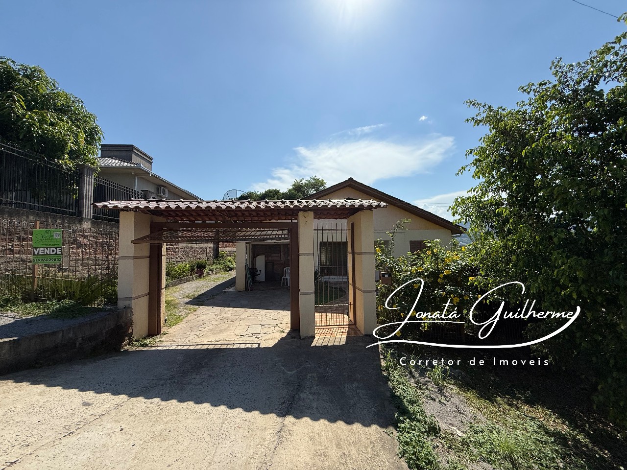 Imperdível: Casa à venda em Feliz-RS, bairro Matiel, 4 quartos, 1 sala, 2 banheiros, 1 vaga de garagem, 185,82 m² de área.