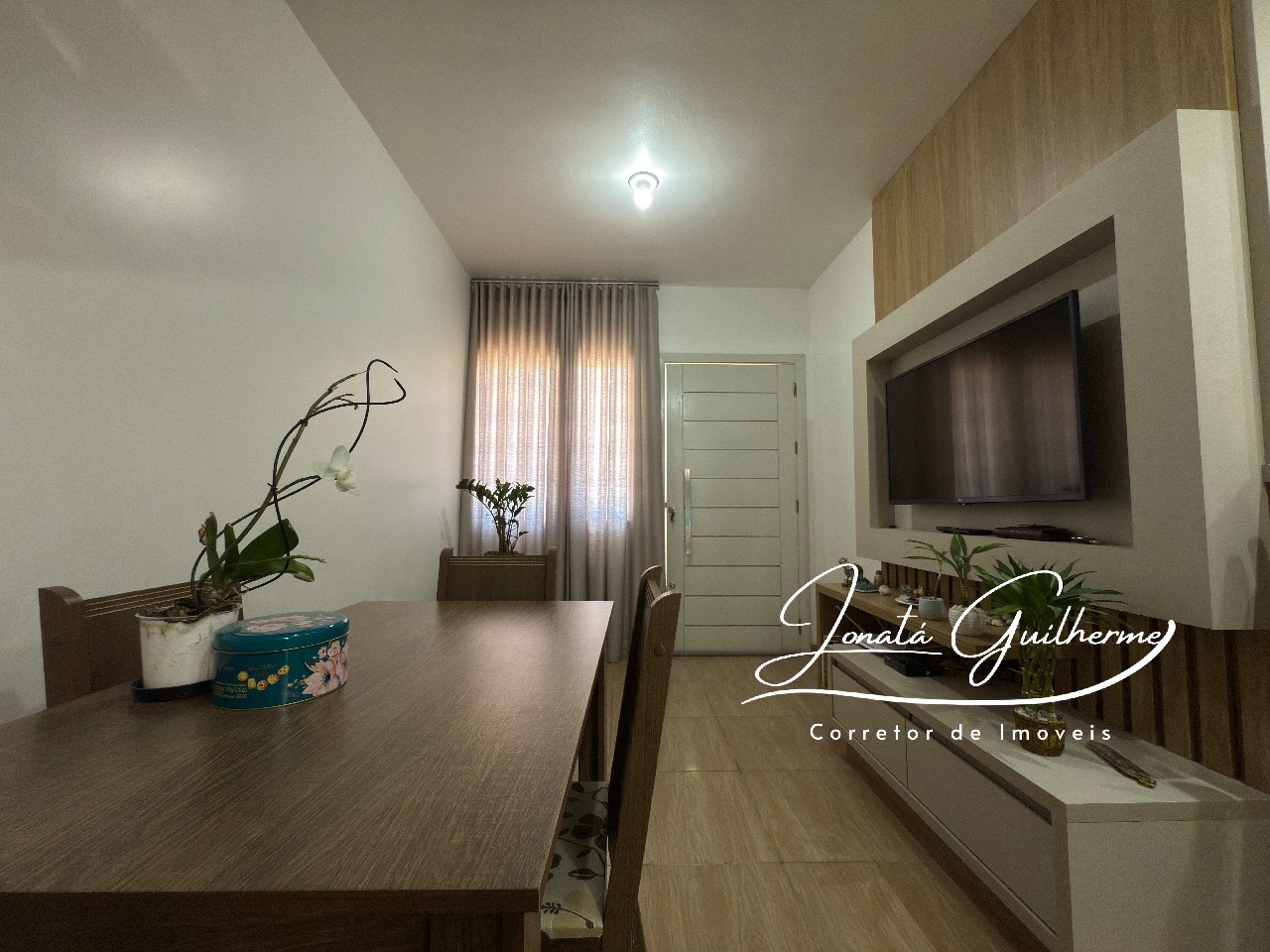 Casa em Condomínio à Venda no Centro de Feliz-RS: 2 Quartos, 1 Sala, 1 Banheiro, 1 Vaga de Garagem, 54m²
