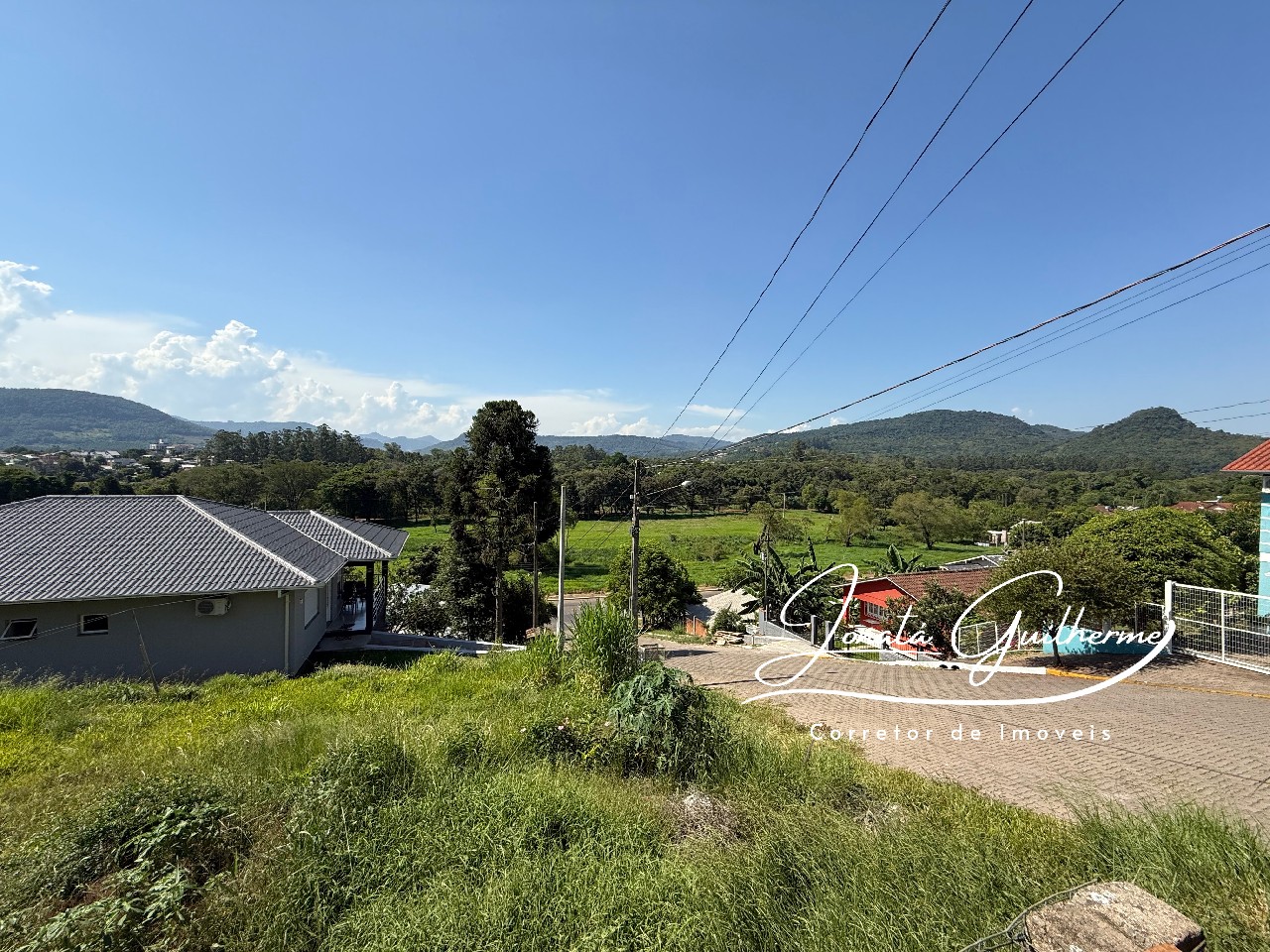 Imperdível: Casa à venda em Feliz-RS, bairro Matiel, 4 quartos, 1 sala, 2 banheiros, 1 vaga de garagem, 185,82 m² de área.