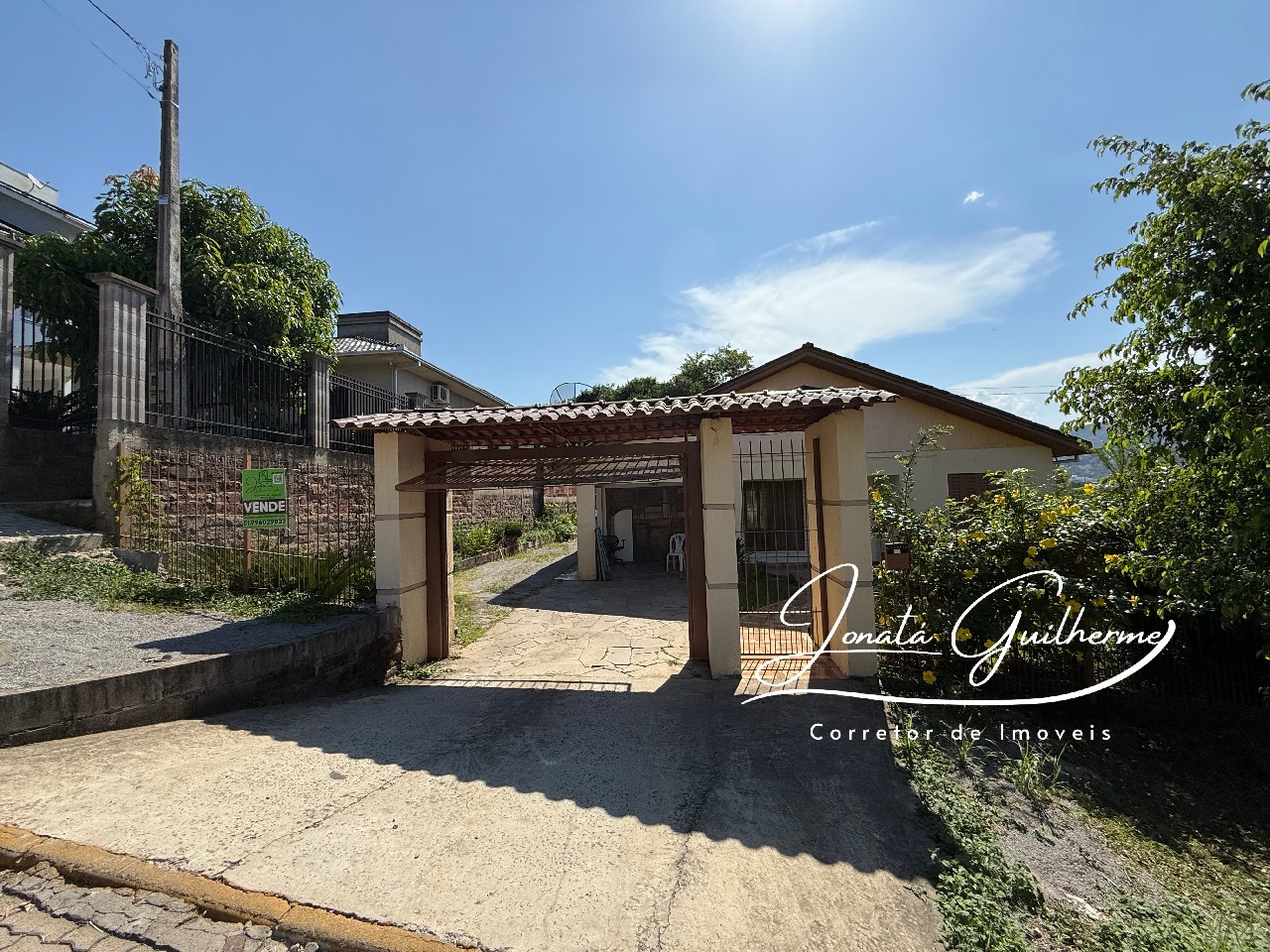 Imperdível: Casa à venda em Feliz-RS, bairro Matiel, 4 quartos, 1 sala, 2 banheiros, 1 vaga de garagem, 185,82 m² de área.