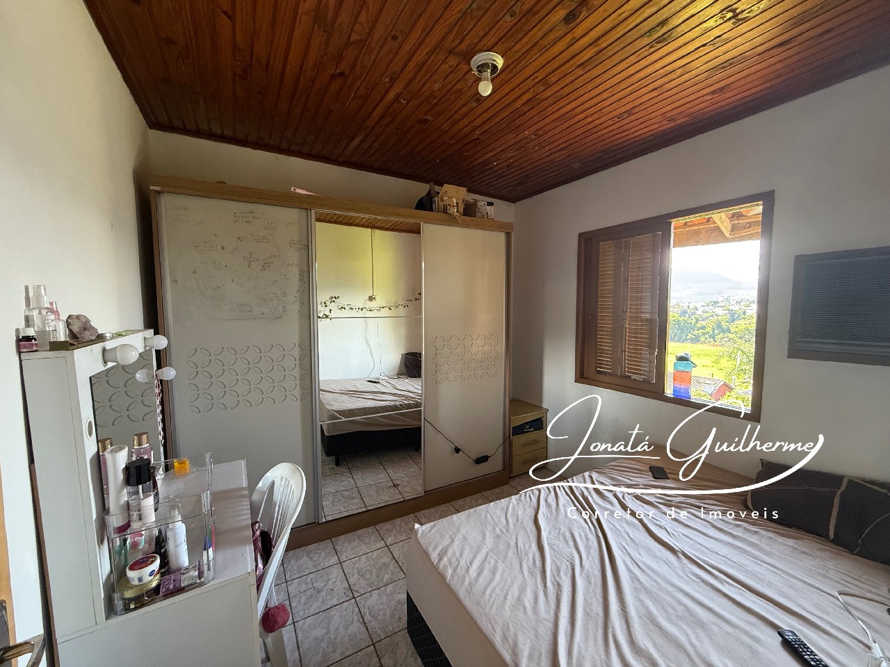 Imperdível: Casa à venda em Feliz-RS, bairro Matiel, 4 quartos, 1 sala, 2 banheiros, 1 vaga de garagem, 185,82 m² de área.