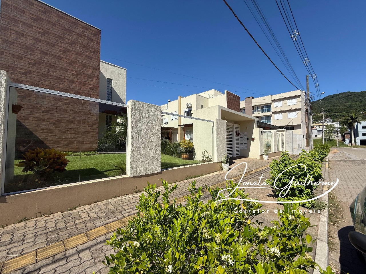 Casa em Condomínio à Venda no Centro de Feliz-RS: 2 Quartos, 1 Sala, 1 Banheiro, 1 Vaga de Garagem, 54m²