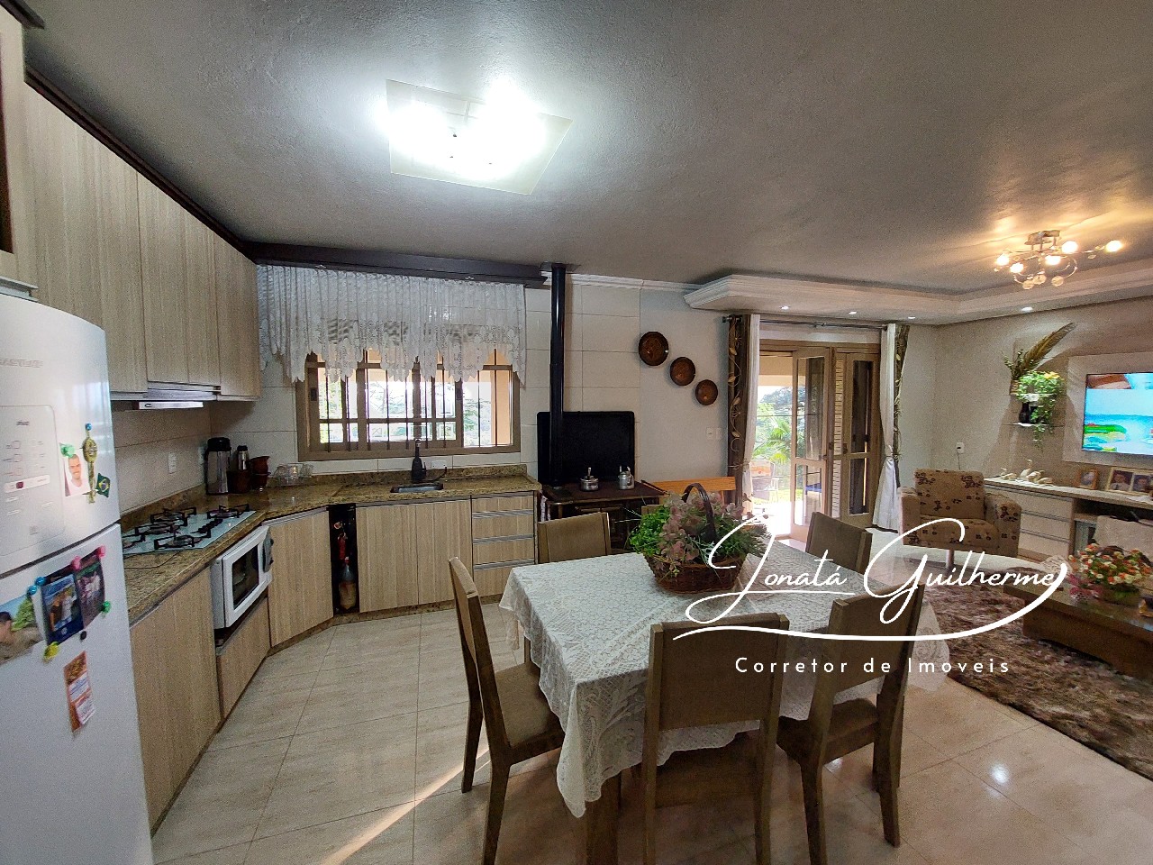 Casa à venda em Feliz-RS, bairro Matiel: 3 quartos, 1 sala, 2 banheiros, 3 vagas de garagem, 141m². Confira!