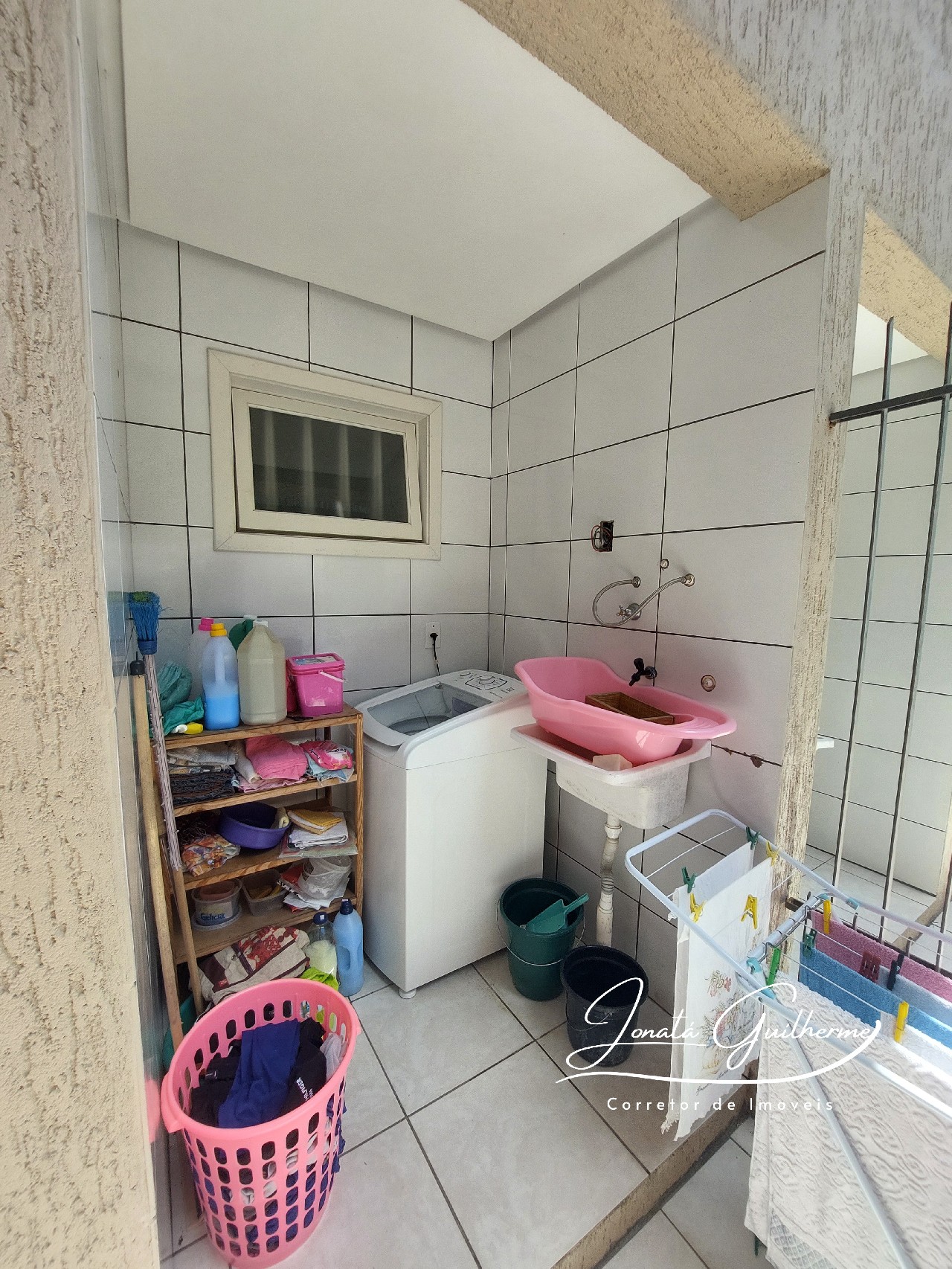 Imperdível: Casa em Condomínio no Centro de Feliz-RS, com 2 quartos, 1 sala, 2 banheiros e 77,58m².