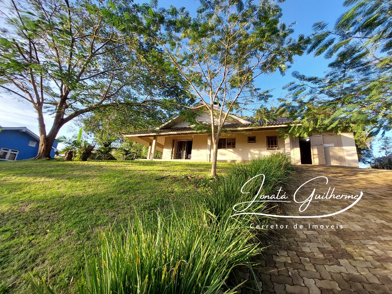 Casa à venda em Feliz-RS, bairro Matiel: 3 quartos, 1 sala, 2 banheiros, 3 vagas de garagem, 141m². Confira!