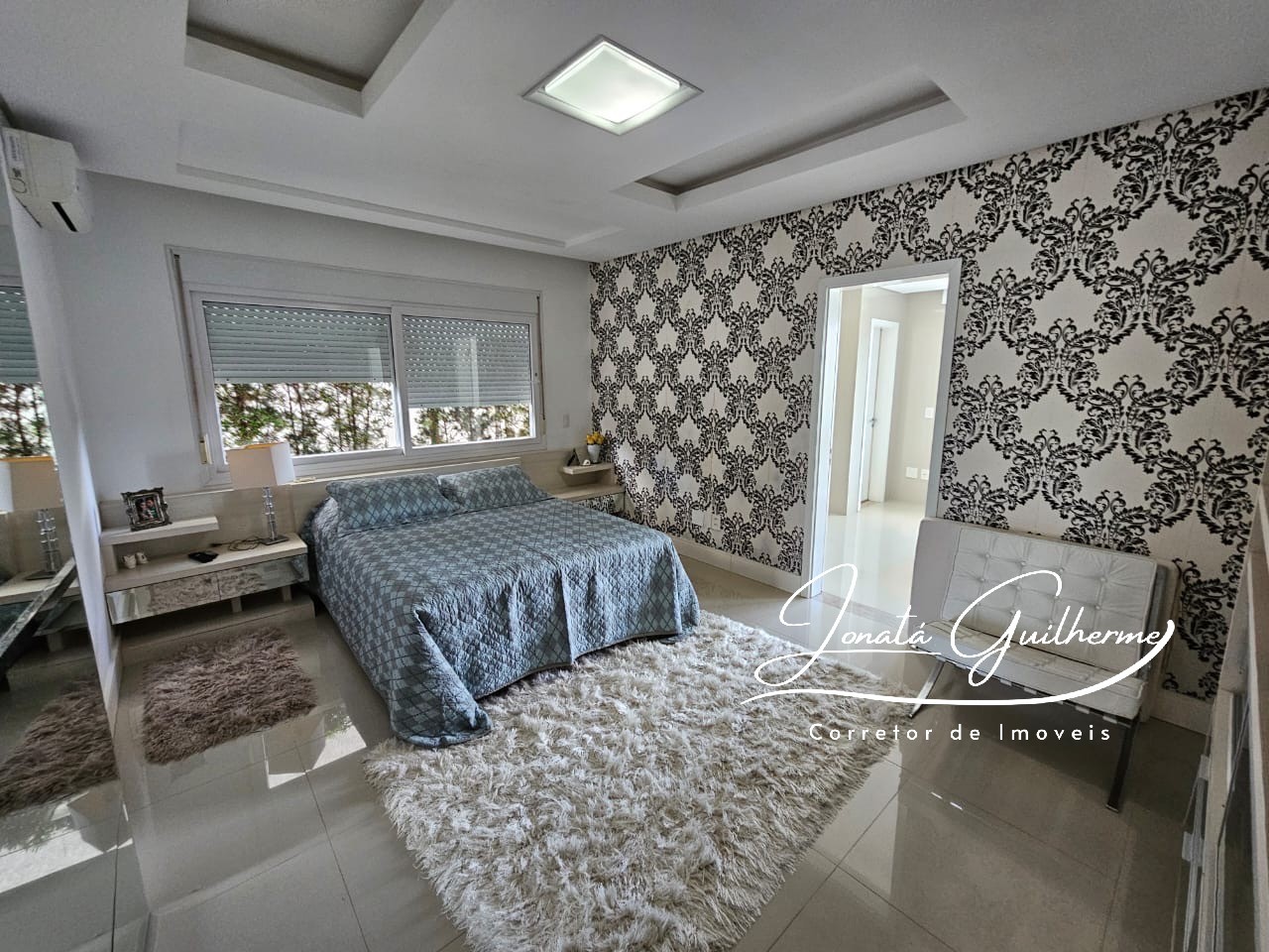 Imperdível oportunidade de investimento: Casa em condomínio no Centro de Xangri-lá-RS, com 4 quartos, 4 suítes e 327m² de área.
