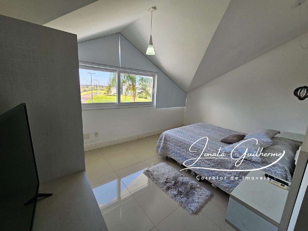 Imperdível oportunidade de investimento: Casa em condomínio no Centro de Xangri-lá-RS, com 4 quartos, 4 suítes e 327m² de área.