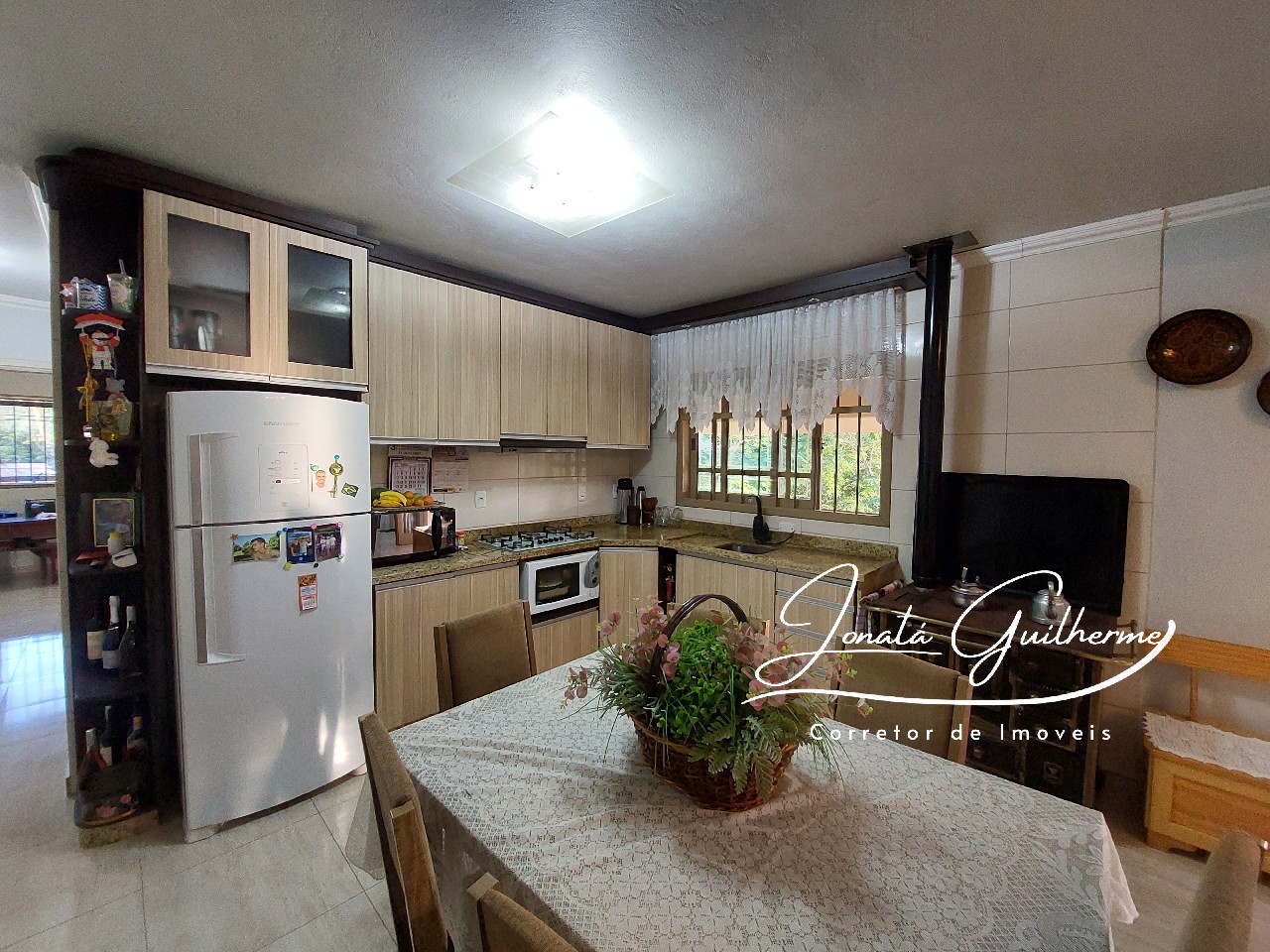 Casa à venda em Feliz-RS, bairro Matiel: 3 quartos, 1 sala, 2 banheiros, 3 vagas de garagem, 141m². Confira!