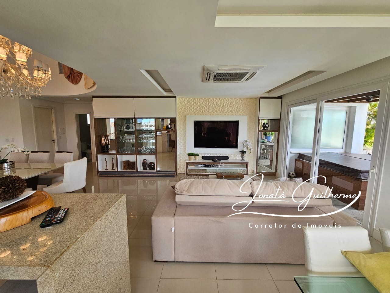Imperdível oportunidade de investimento: Casa em condomínio no Centro de Xangri-lá-RS, com 4 quartos, 4 suítes e 327m² de área.