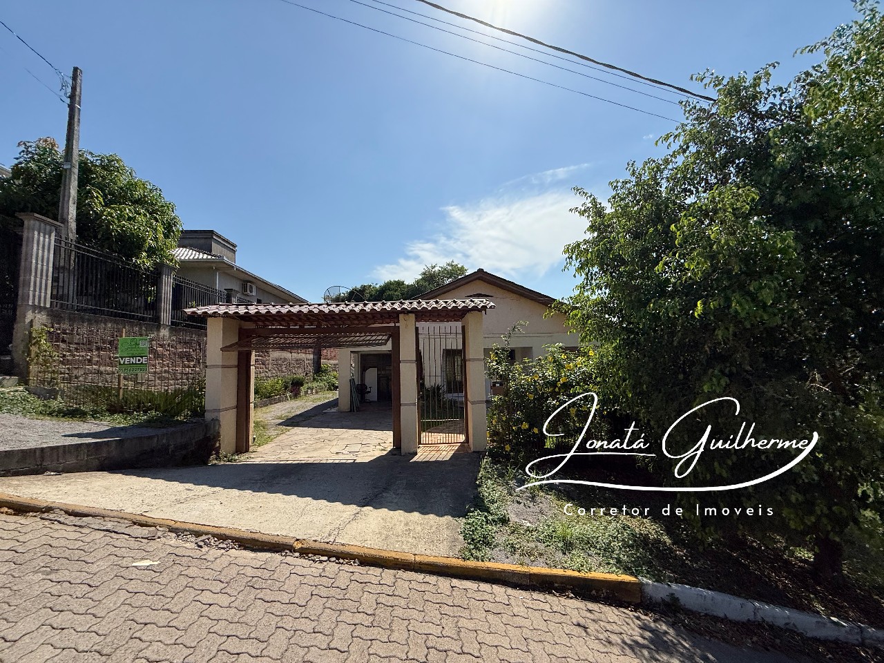 Imperdível: Casa à venda em Feliz-RS, bairro Matiel, 4 quartos, 1 sala, 2 banheiros, 1 vaga de garagem, 185,82 m² de área.