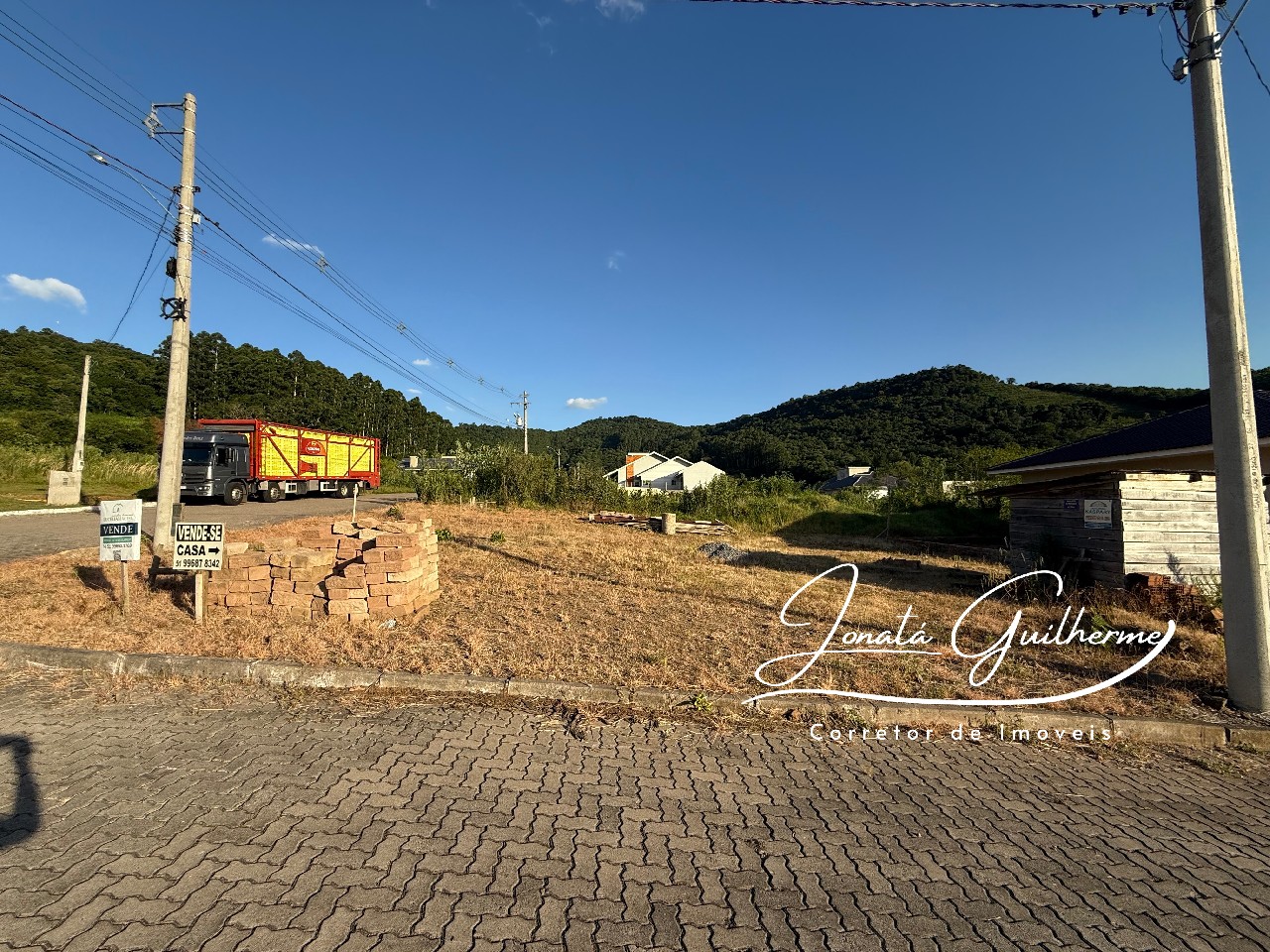 Terreno à venda em Feliz-RS, bairro Matiel: 2 quartos, 1 sala, 1 banheiro, 1 vaga de garagem, 225,00 m² de área.