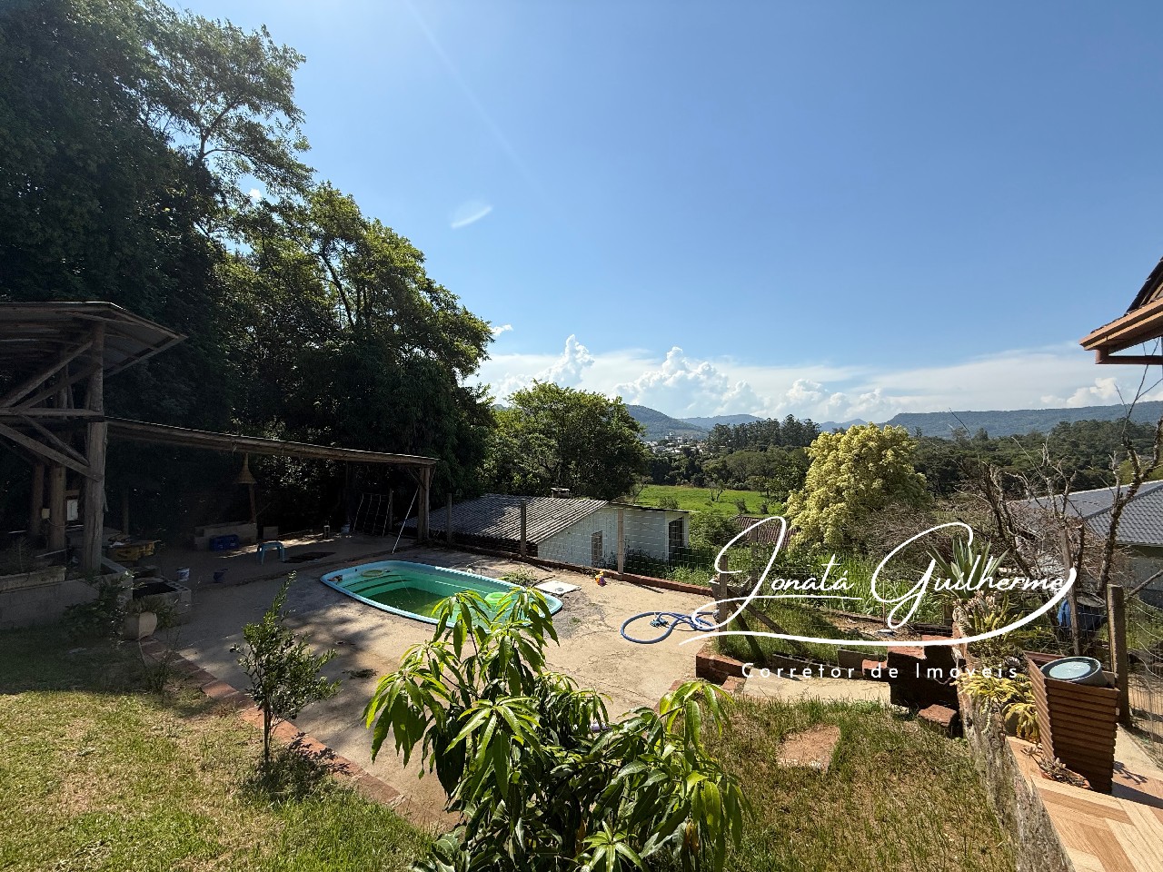 Imperdível: Casa à venda em Feliz-RS, bairro Matiel, 4 quartos, 1 sala, 2 banheiros, 1 vaga de garagem, 185,82 m² de área.