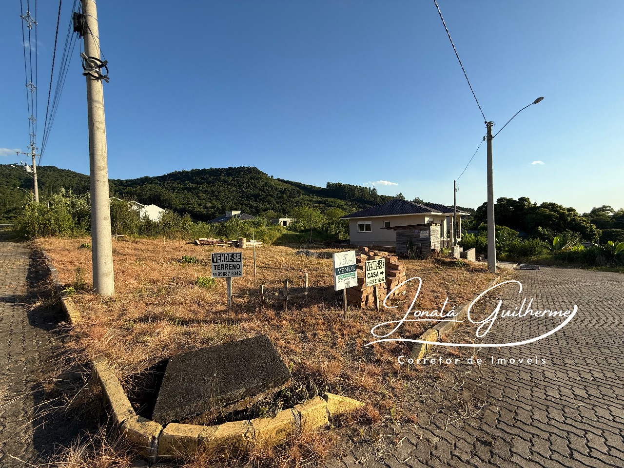Terreno à venda em Feliz-RS, bairro Matiel: 2 quartos, 1 sala, 1 banheiro, 1 vaga de garagem, 225,00 m² de área.