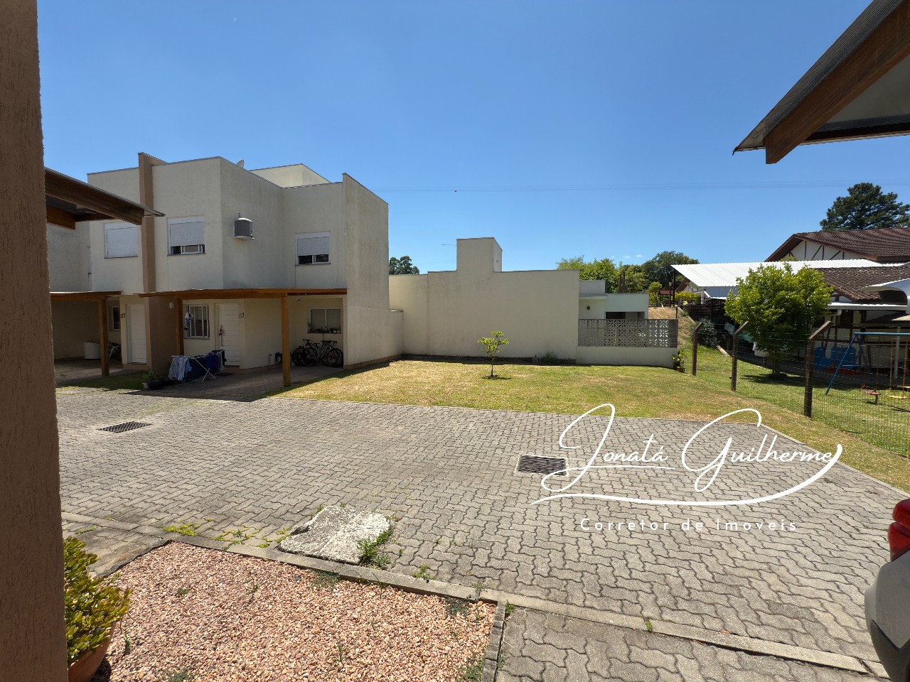 Casa em Condomínio à Venda no Centro de Feliz-RS: 2 Quartos, 1 Sala, 1 Banheiro, 1 Vaga de Garagem, 54m²