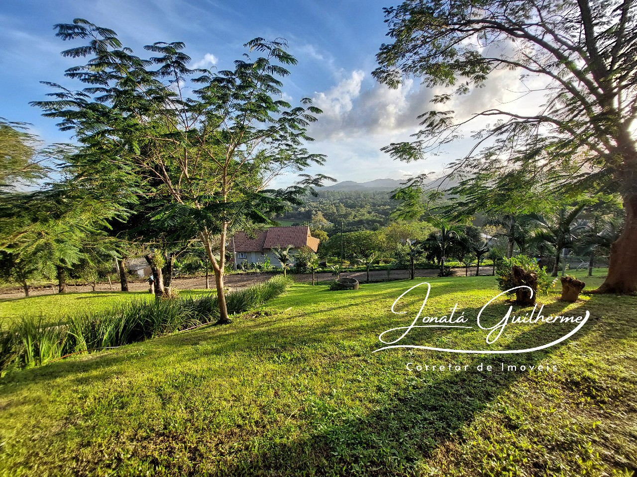 Casa à venda em Feliz-RS, bairro Matiel: 3 quartos, 1 sala, 2 banheiros, 3 vagas de garagem, 141m². Confira!