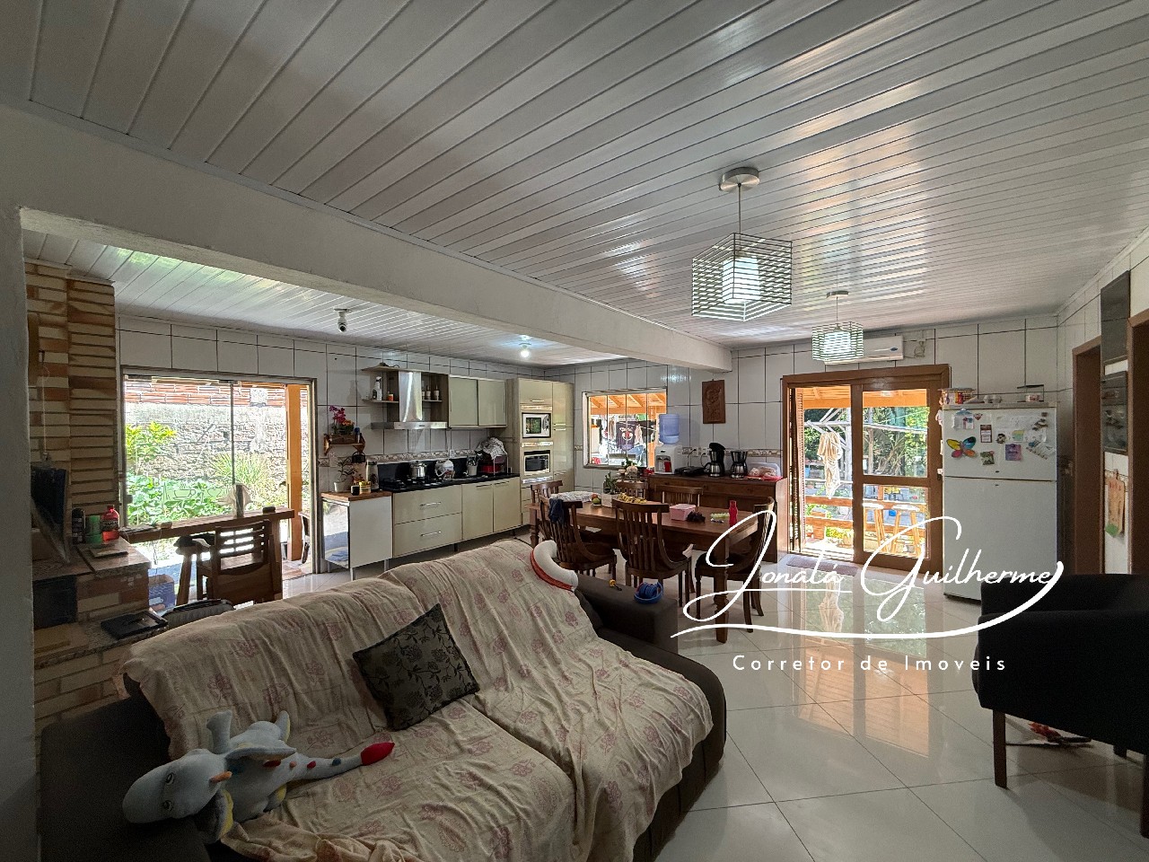 Imperdível: Casa à venda em Feliz-RS, bairro Matiel, 4 quartos, 1 sala, 2 banheiros, 1 vaga de garagem, 185,82 m² de área.
