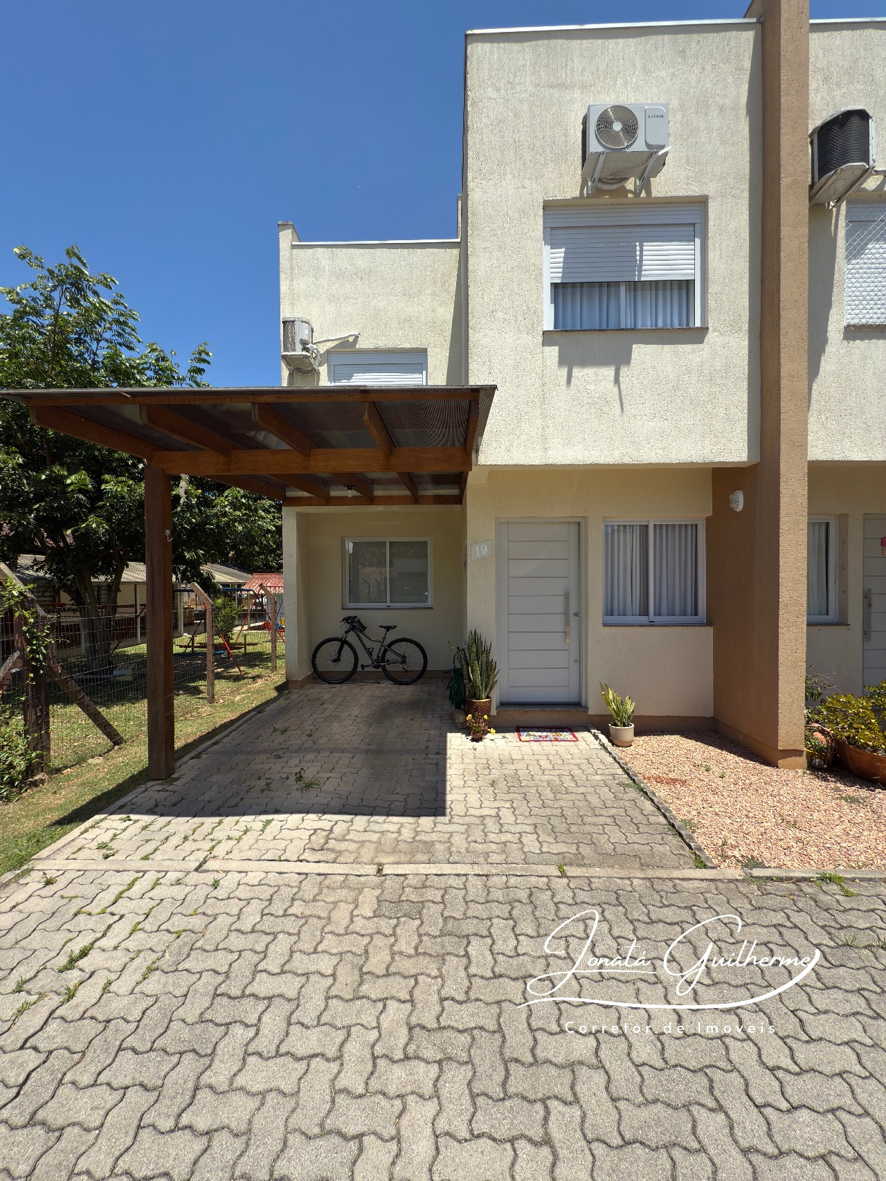 Casa em Condomínio à Venda no Centro de Feliz-RS: 2 Quartos, 1 Sala, 1 Banheiro, 1 Vaga de Garagem, 54m²