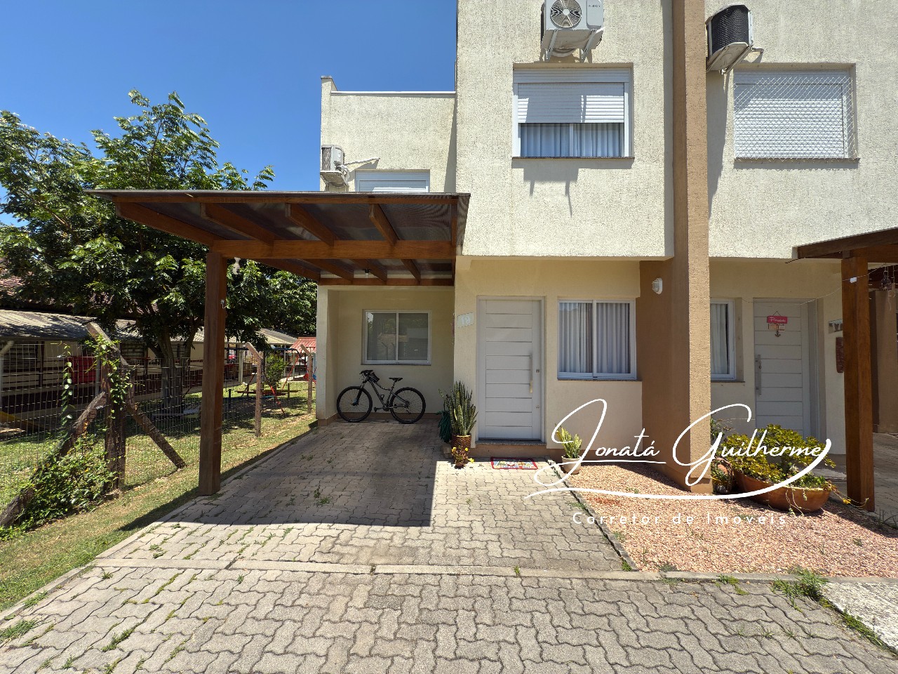Casa em Condomínio à Venda no Centro de Feliz-RS: 2 Quartos, 1 Sala, 1 Banheiro, 1 Vaga de Garagem, 54m²