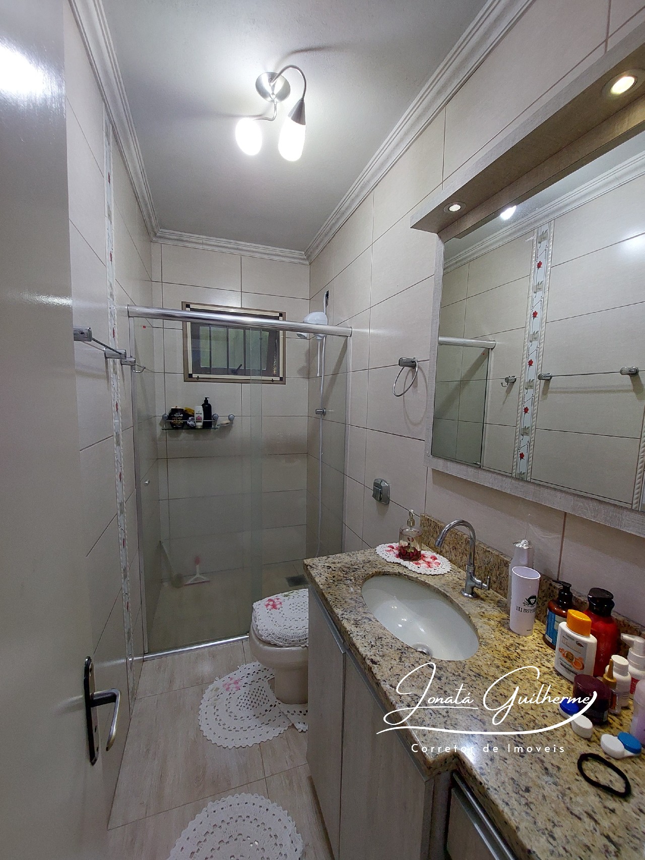 Casa à venda em Feliz-RS, bairro Matiel: 3 quartos, 1 sala, 2 banheiros, 3 vagas de garagem, 141m². Confira!