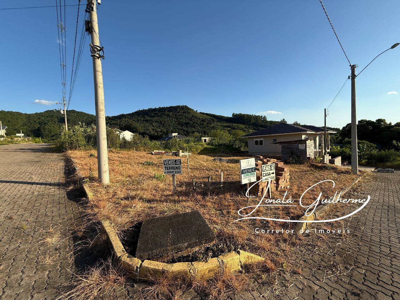 Terreno à venda em Feliz-RS, bairro Matiel: 2 quartos, 1 sala, 1 banheiro, 1 vaga de garagem, 225,00 m² de área.