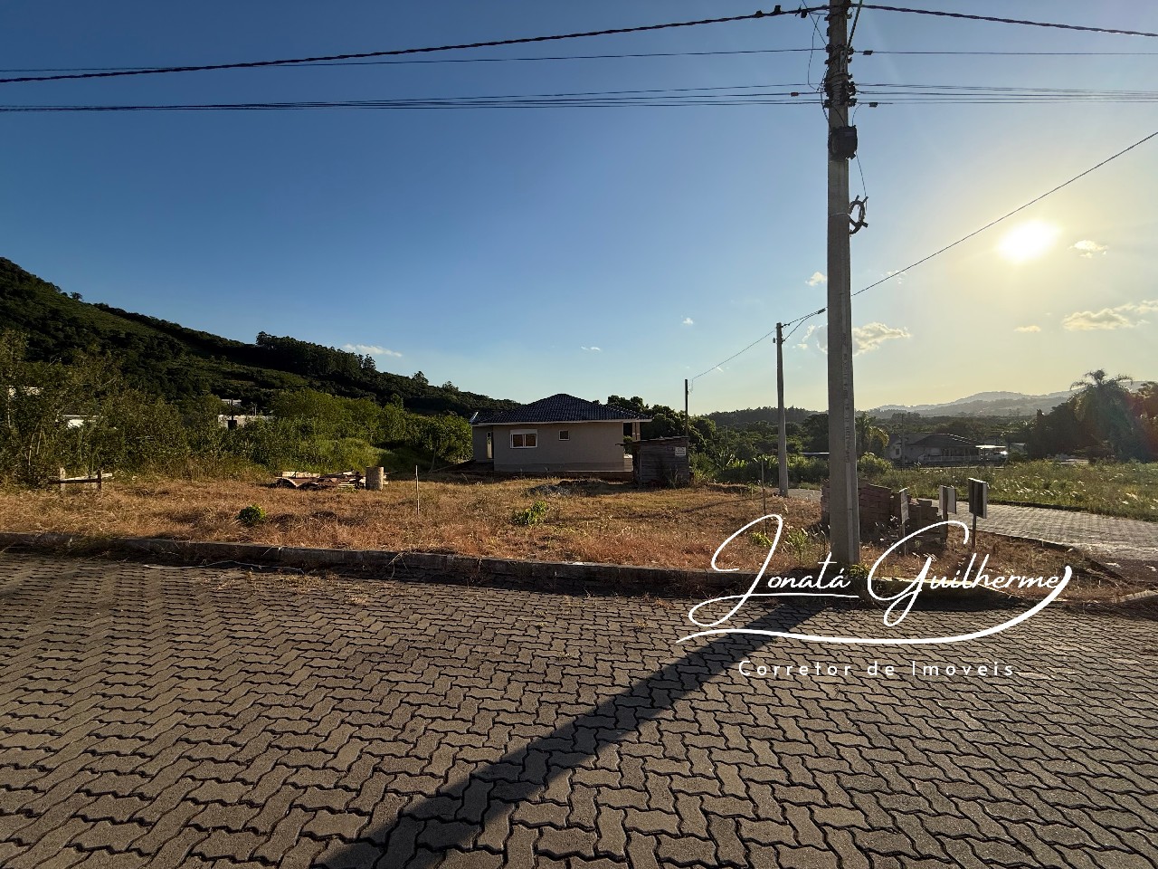 Terreno à venda em Feliz-RS, bairro Matiel: 2 quartos, 1 sala, 1 banheiro, 1 vaga de garagem, 225,00 m² de área.