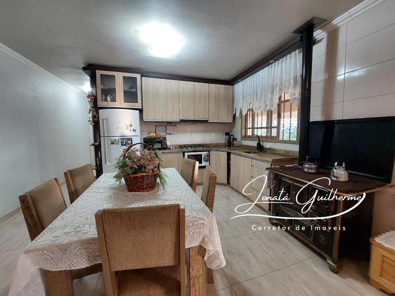 Casa à venda em Feliz-RS, bairro Matiel: 3 quartos, 1 sala, 2 banheiros, 3 vagas de garagem, 141m². Confira!