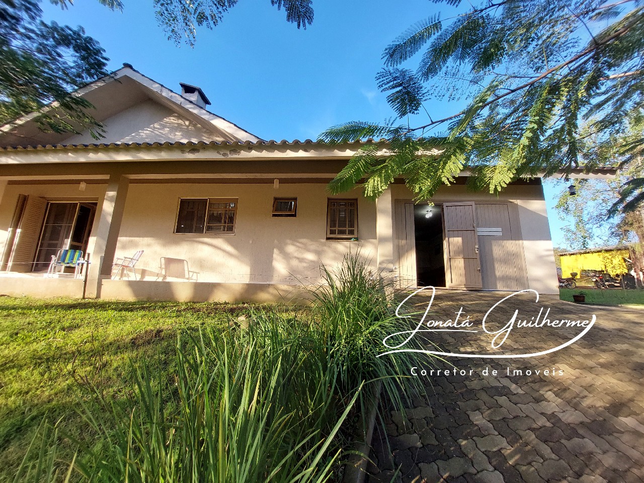 Casa à venda em Feliz-RS, bairro Matiel: 3 quartos, 1 sala, 2 banheiros, 3 vagas de garagem, 141m². Confira!