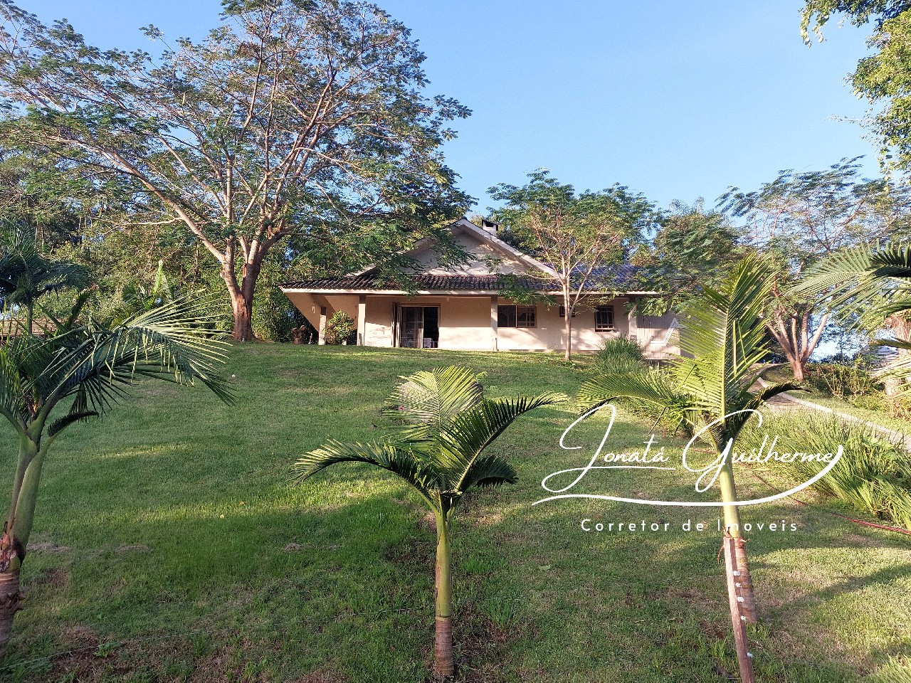 Casa à venda em Feliz-RS, bairro Matiel: 3 quartos, 1 sala, 2 banheiros, 3 vagas de garagem, 141m². Confira!