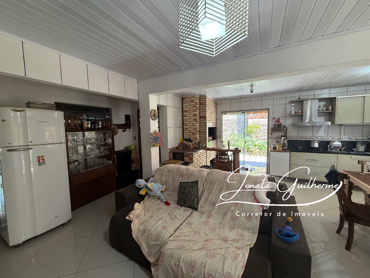 Imperdível: Casa à venda em Feliz-RS, bairro Matiel, 4 quartos, 1 sala, 2 banheiros, 1 vaga de garagem, 185,82 m² de área.